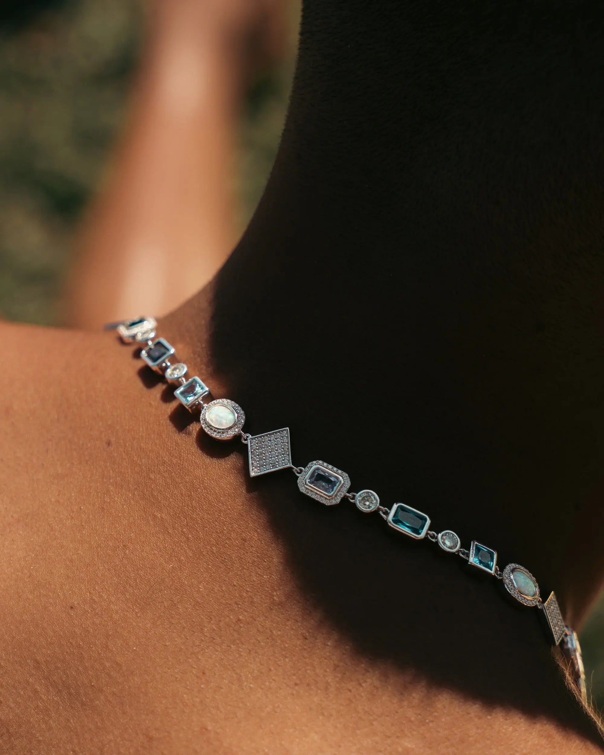 Motif Gemstone Chain Yaluum